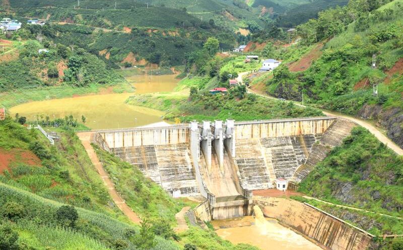 After nearly 4 years of operation, the Mong village reservoir in Son La has been effective in cutting floodwaters, preventing floods and regulating irrigation water for downstream areas. Photo: Truong Son