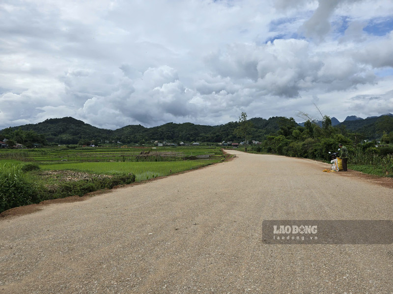 Khoang 1km da duoc giai da, mat duong co ban thanh hinh. Anh: Tan Van