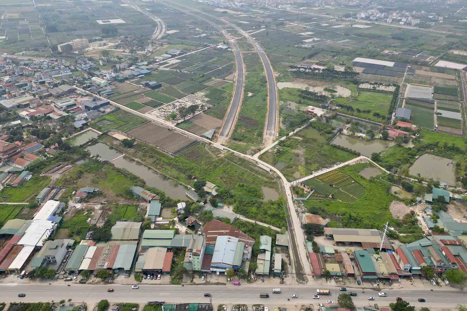 Khu dan cu, lan xuong o nut giao Quoc lo 32 chua duoc ban giao mat bang cho du an Vanh dai 4. Anh: Huu Chanh 