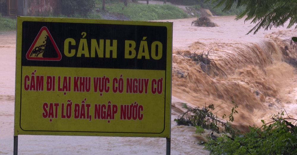 Fortes pluies dans les montagnes de Quang Tri village isole.