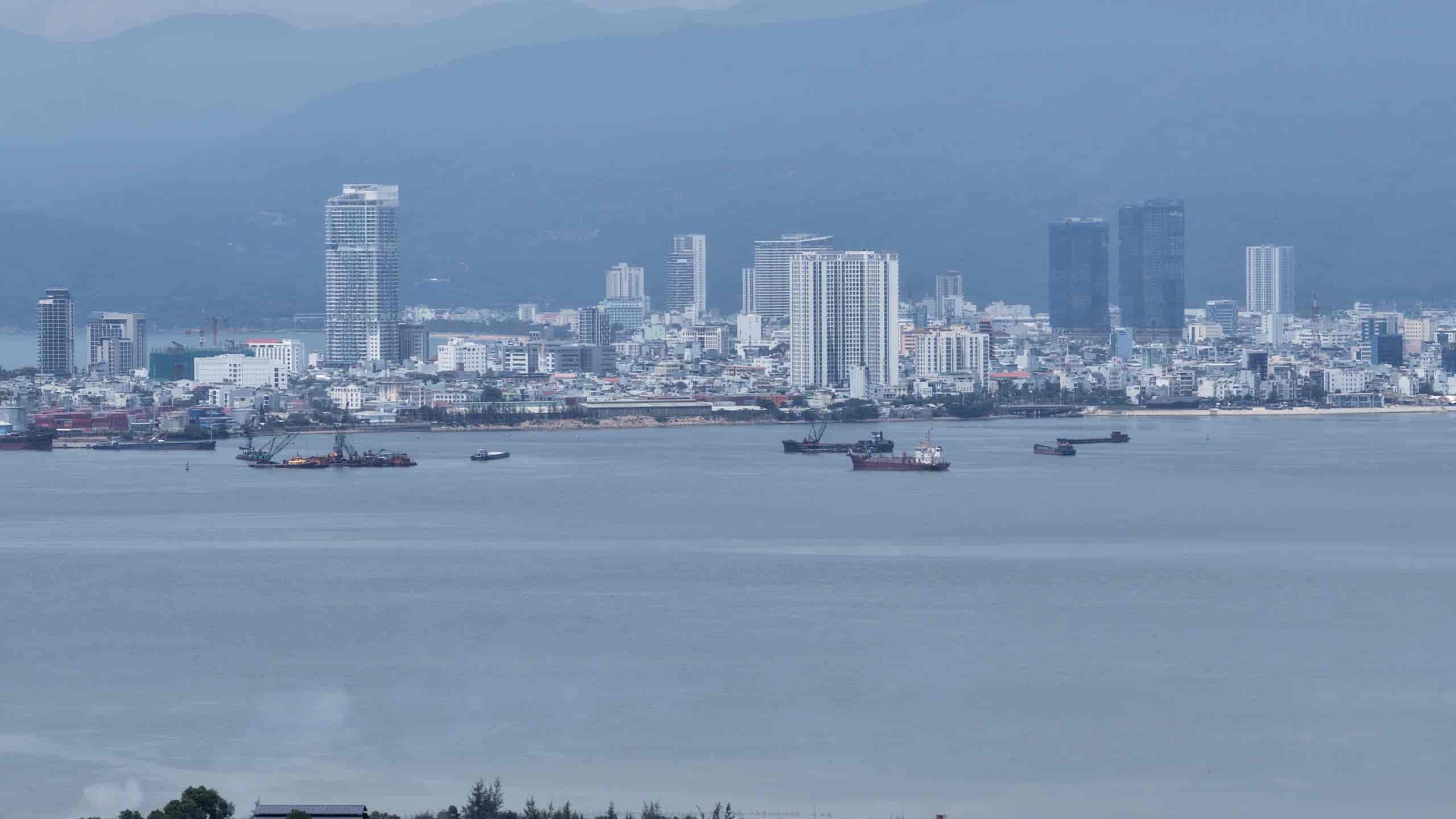 新しくオープンしたバス路線は、州と地域の2つの主要な都市部、Quy NhonとPleikuを強化します。写真：タン・トゥアン