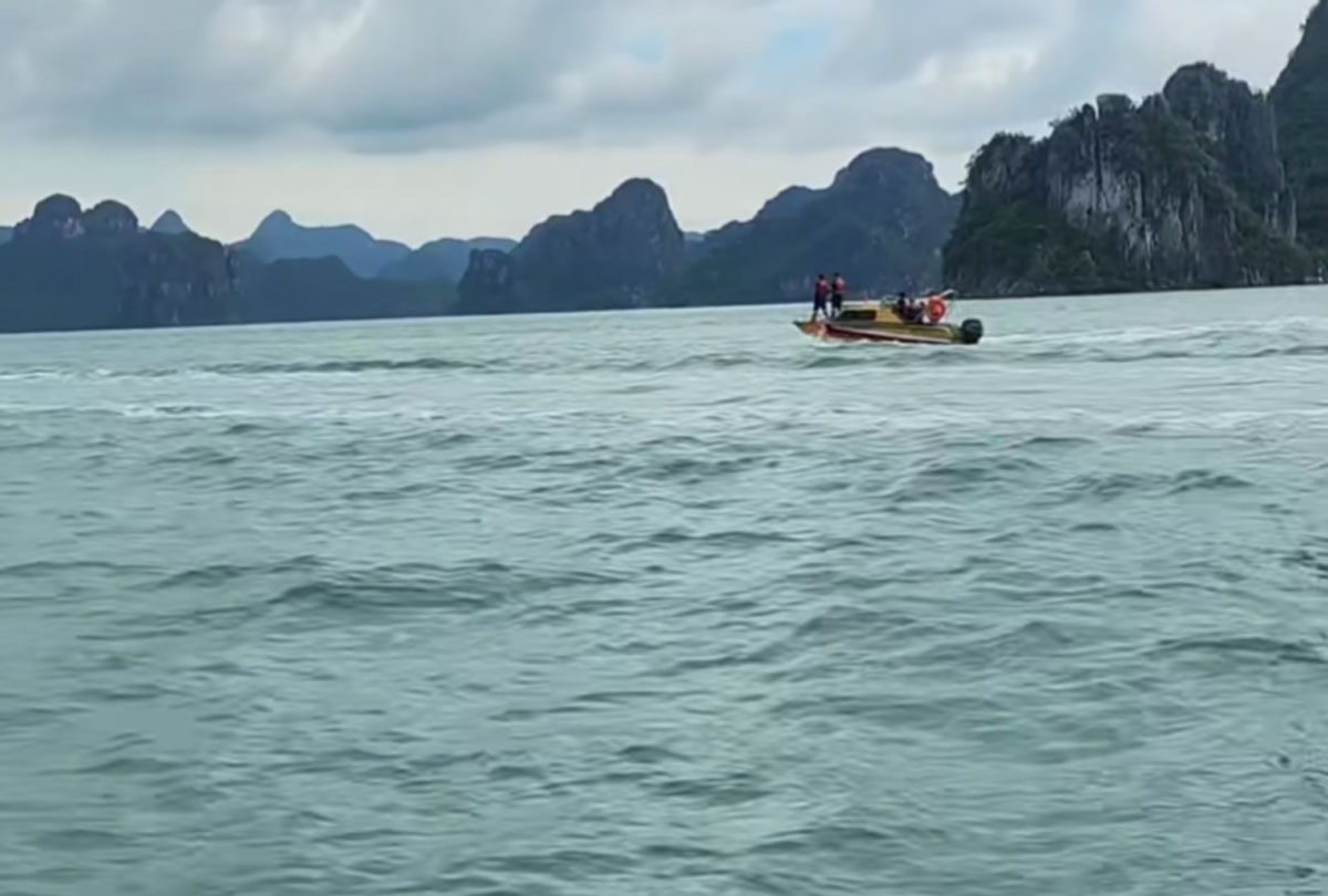 7月19日午後、ハロン湾での観光船の転覆事故の最後の犠牲者である疑いのある遺体を発見。写真:救助隊116