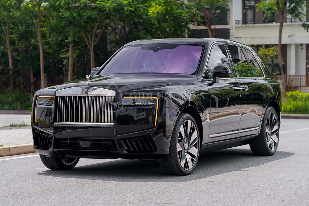 El primer Rolls-Royce Cullinan Series II aparecio en Vietnam, perteneciente a la ultima version que se acaba de lanzar a nivel mundial. Foto: Hoang Tra