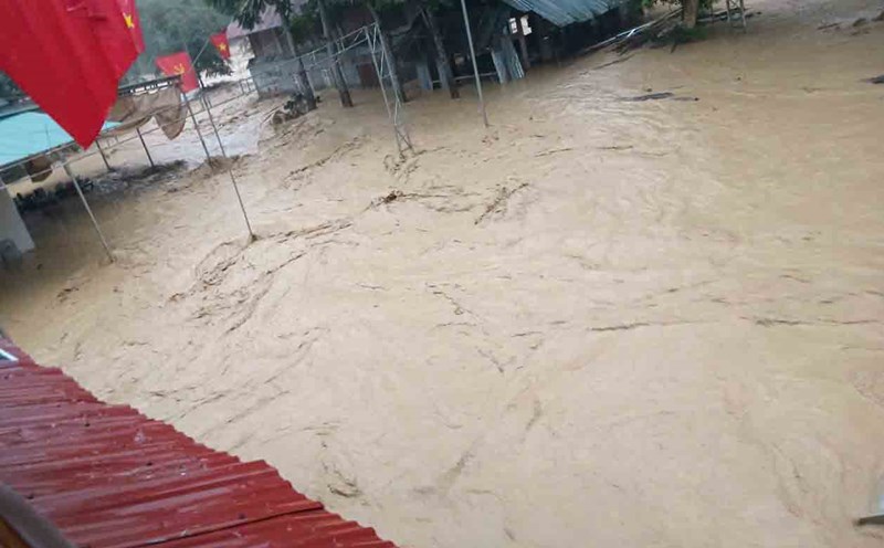 Heavy rain causes flooding in Nhon Mai commune, Nghe An, on July 22, 2025. Photo: Mai Tuan