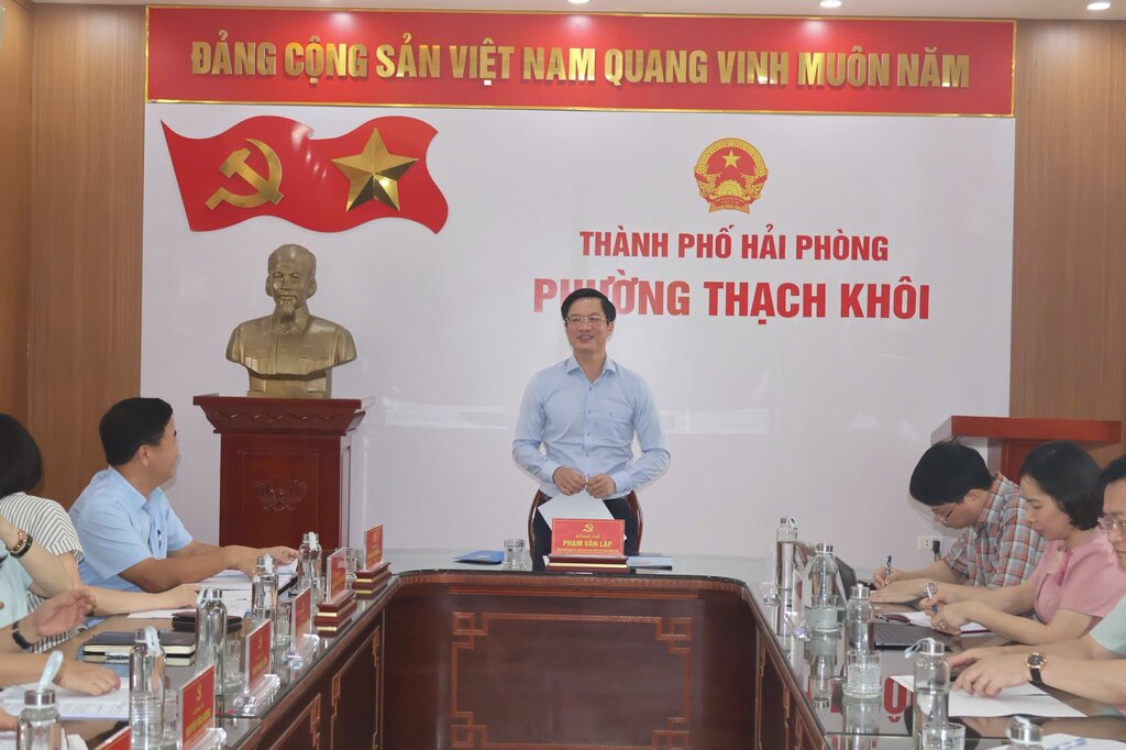 El presidente del Comite del Frente de la Paternidad de Hai Phong, aprecio mucho el espiritu de preparacion de Thach Khoi Ward. Foto: Thach Khoi Ward