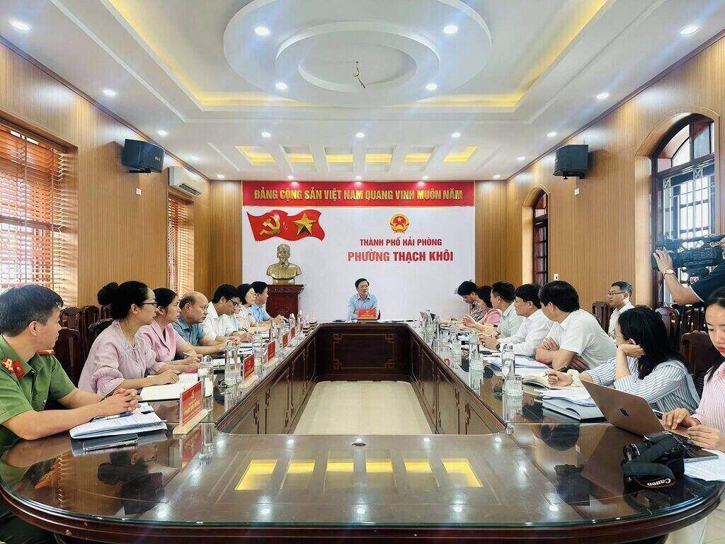 Chu tich Uy ban MTTQ TP Hai Phong kiem tra chuan bi Dai hoi Dang bo phuong Thach Khoi. Anh: Phuong Thach Khoi