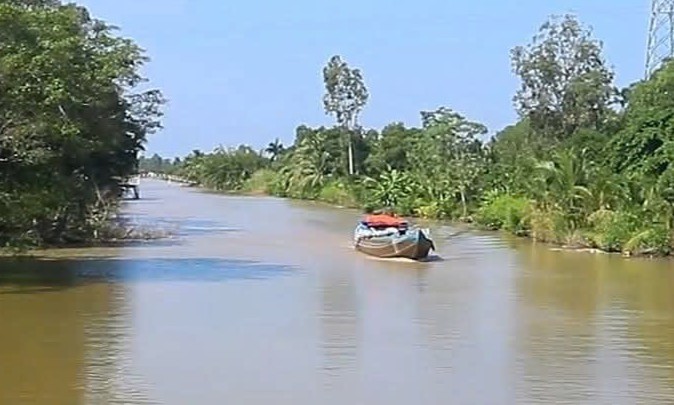 Song Kenh Hoi、Khanh Binh Commune、CA MAU MAU州 -  2つのワニが発見された場所。写真：人々が供給します