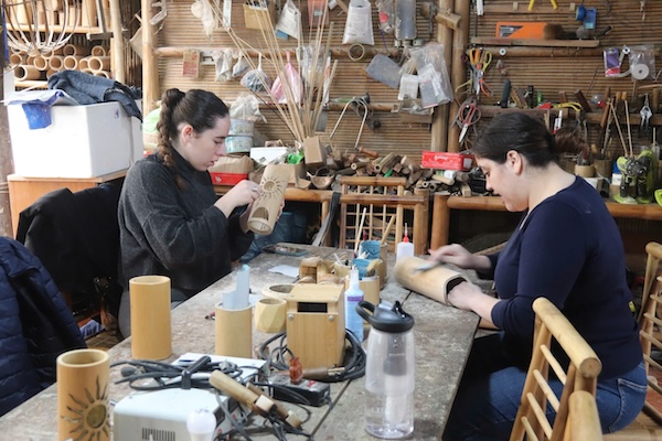 Xưởng chế tác tre Taboo của anh Võ Tấn Tân tại Đà Nẵng. Ảnh: Nguyễn Linh