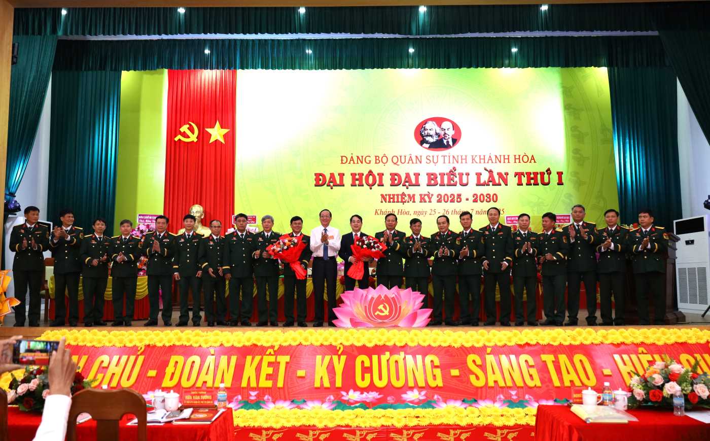 Khanh Hoa Provincial Military Command Executive Committee for the 2025-2030 term. Photo: Duy Hien