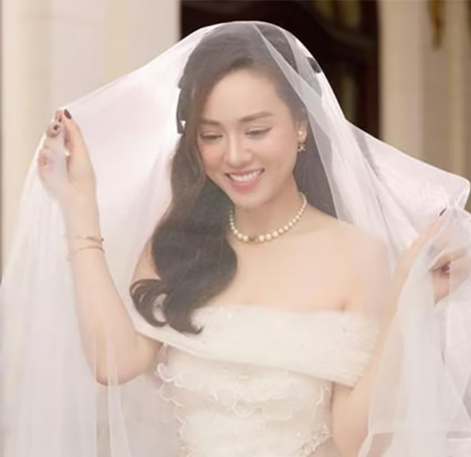 Ngoc Ha - ba xa nghe si Cong Ly. Anh: Chup tu clip