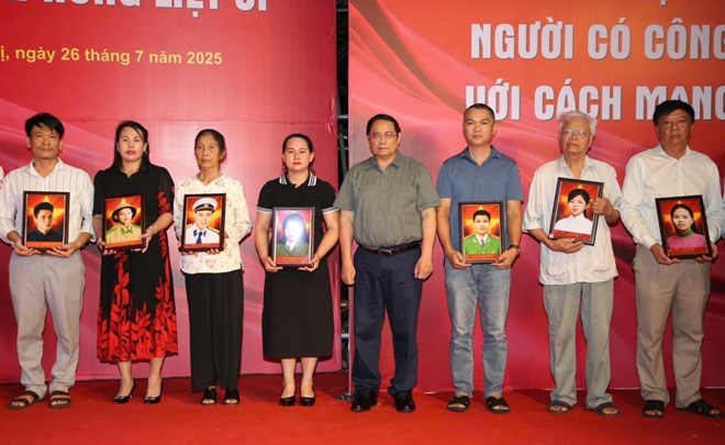 Xúc động Lễ thắp nến tri ân các Anh hùng liệt sĩ tại Nghĩa trang Trường Sơn