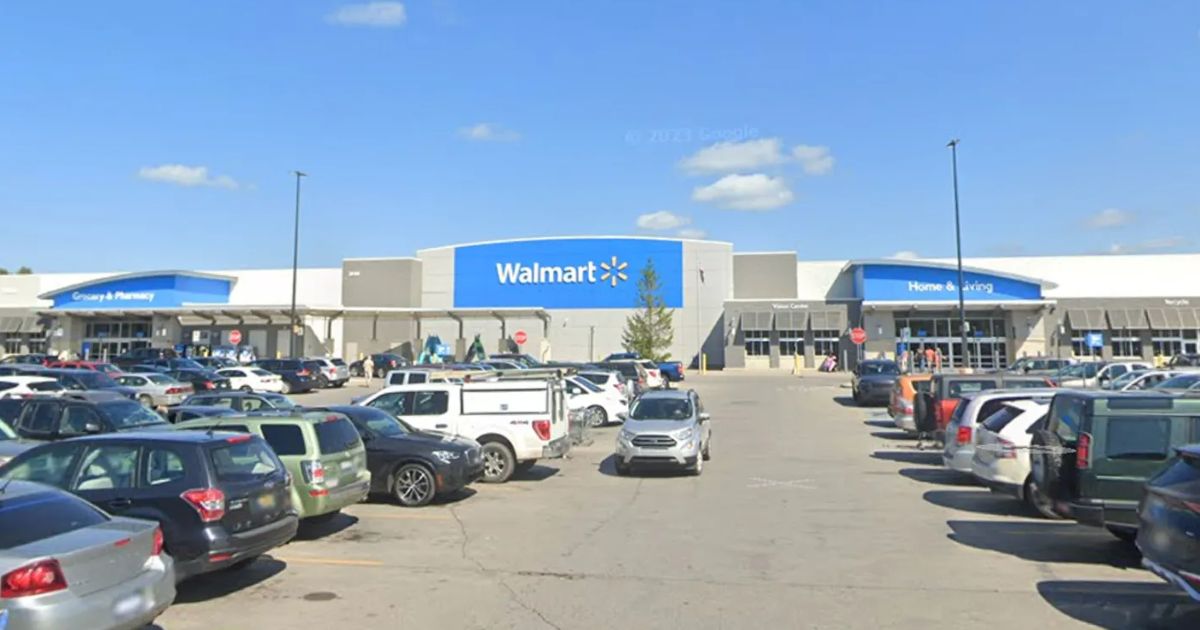 칼부림 사건은 미국 미시간주 트래버스 시티의 월마트 슈퍼마켓에서 현지 시간으로 7월 26일 오후에 발생했습니다. 사진: Google Maps