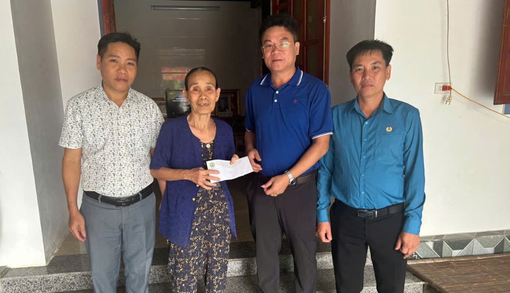 하띤 북부 지역 노동조합은 부상병 및 순국선열의 날 78주년을 기념하여 많은 의미 있는 활동을 조직했습니다. 사진: 하띤 노동조합