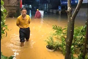 Tu toi ngay 26.7, khu vuc trung tam xa Binh Thuan bi ngap sau trong nuoc. Anh: Truong Son