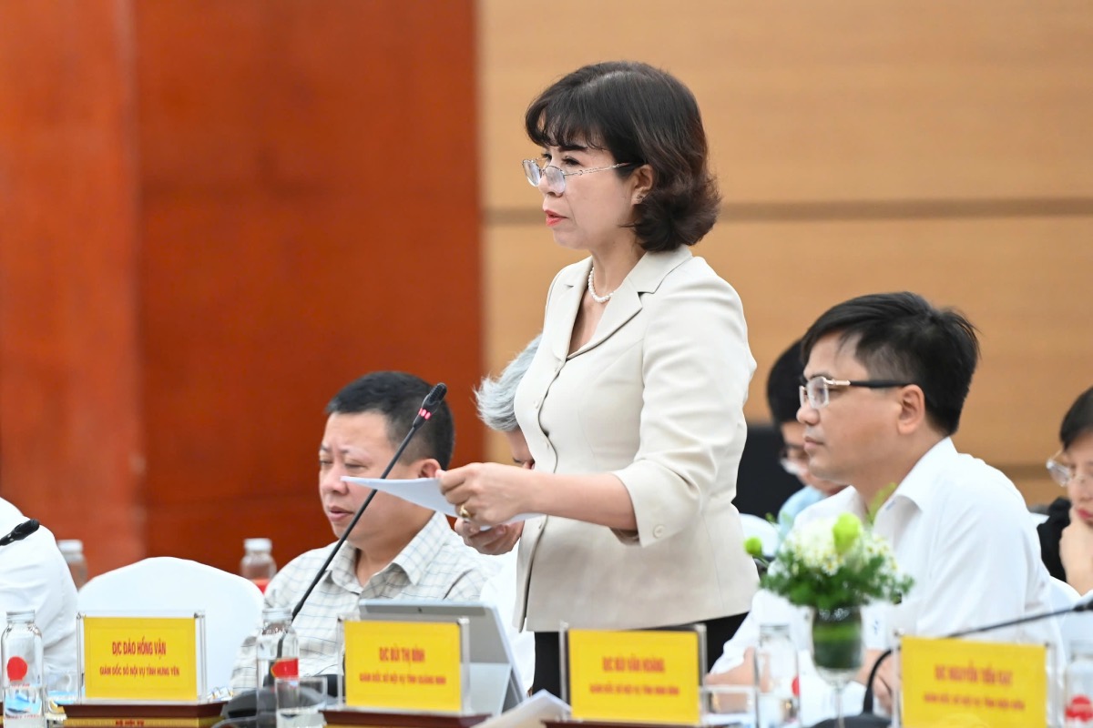 Giam doc So Noi vu Quang Ninh Bui Thi Binh thong tin tai buoi hop. Anh: Hai Long