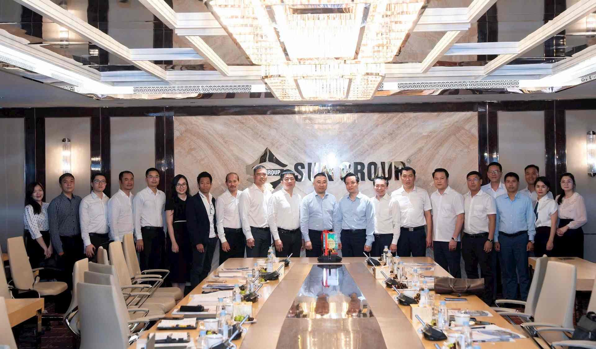 Chu tich UBND tinh Le Hai Hoa cung doan cong tac lam viec voi Tap doan Sun Group. Anh: Quoc Trung