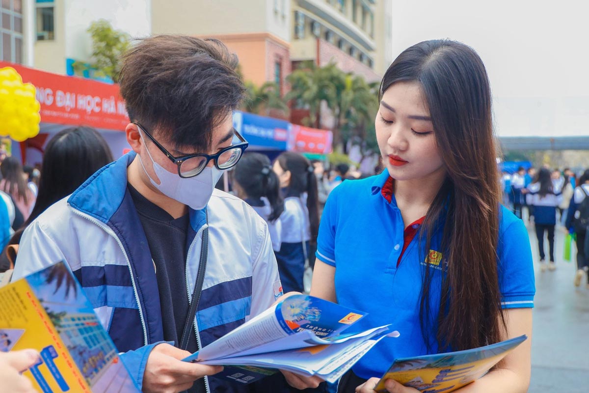Notes when registering for hot majors at Hanoi University of Industry 2025