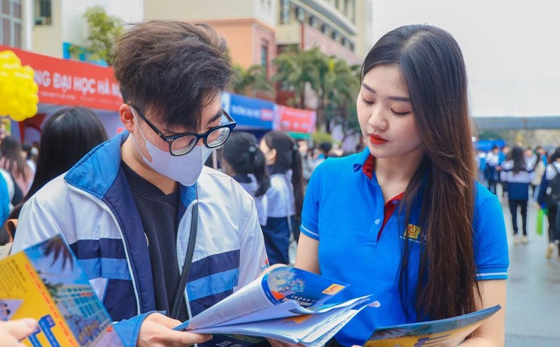 Notes when registering for hot majors at Hanoi University of Industry 2025