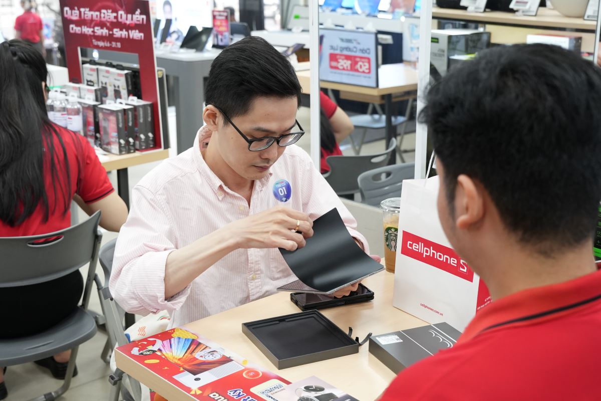 CellphoneS is one of Samsung's 3 most high-end retailers in the Vietnamese market, having launched the Galaxy Z Fold 7 and Z Flip 7 series early. Photo: Tan Nguyen