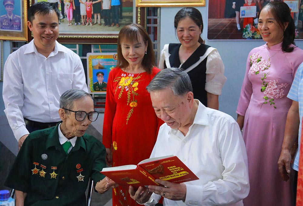 Tong Bi thu To Lam . Anh: Thanh Binh