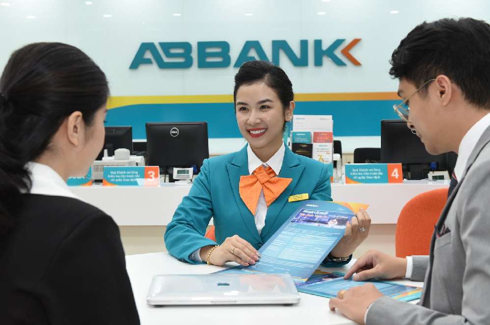 Ung dung ABBANK duoc trang bi cong nghe FIDO (Fast IDentity Online) tien tien - dap ung cac tieu chuan khat khe nhat hien nay tren The gioi ve bao mat, giup cac giao dich cua khach hang dien ra an toan. Anh: ABBANK