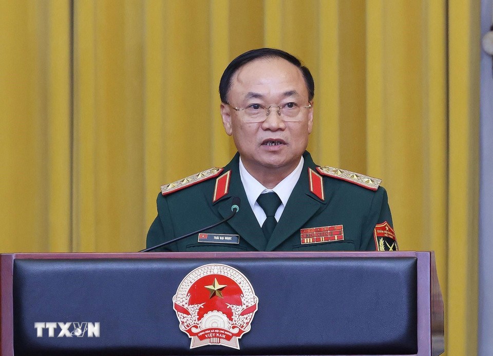 Thuong tuong Thai Dai Ngoc thay mat cac si quan duoc thang quan ham, cap bac ham phat bieu. Anh: TTXVN