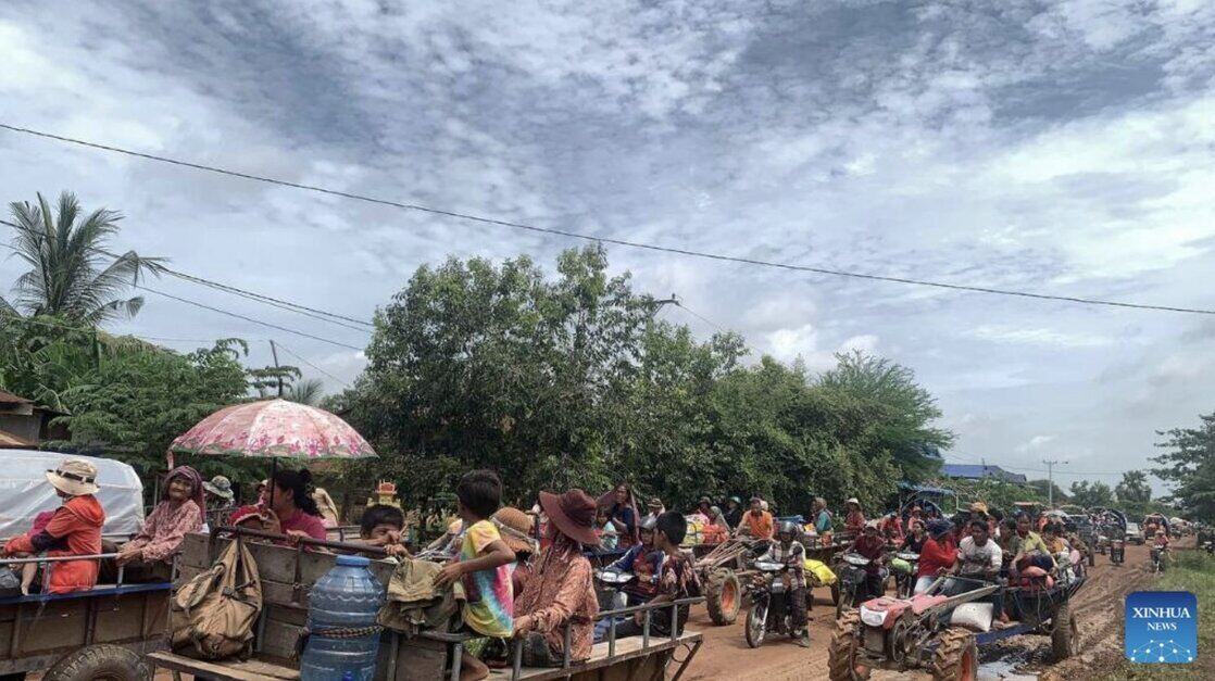 Cu dan so tan do giao tranh bien gioi Thai Lan - Campuchia o tinh Oddar Meanchey, Campuchia. Anh: Xinhua