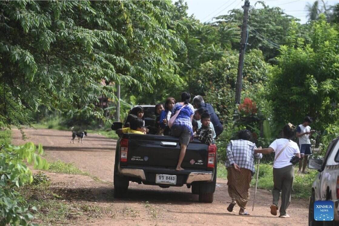 태국-캄보디아 국경 교전으로 인해 태국 수린주에서 대피하는 주민들. 사진: 신화통신