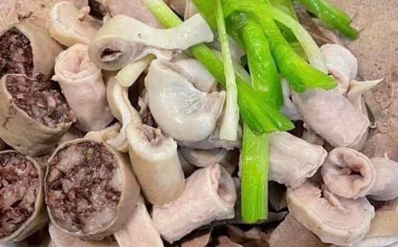 People with weak kidneys should limit foods such as organs. Photo: Kieu Vu
