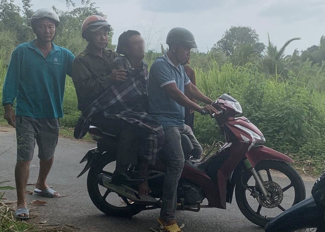 Đối tượng bị lực lượng chức năng đưa về làm việc. Ảnh: NDCC