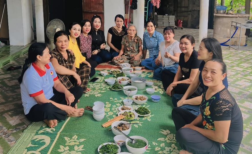 La comida agradece a la esposa del martir en Quang Tri. Foto: Nguyen Hoai