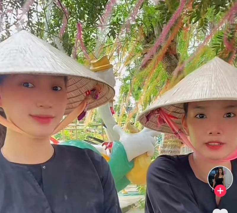 Lu Thi Phuong (trai) bat trend TikTok. Anh: Cat tu video