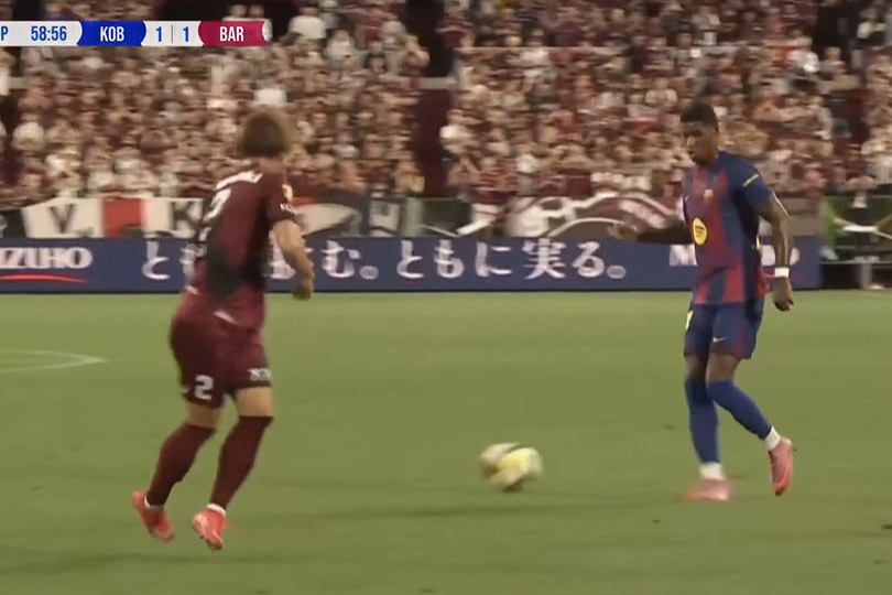래시포드 바르셀로나 데뷔전에서 드리블. 사진: 비디오 캡처