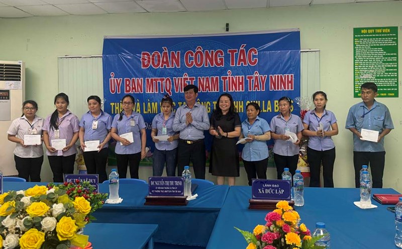 The working delegation of the Vietnam Fatherland Front Committee of Tay Ninh province visited and worked at enterprises in the province. Photo: Tay Ninh Provincial Federation of Labor