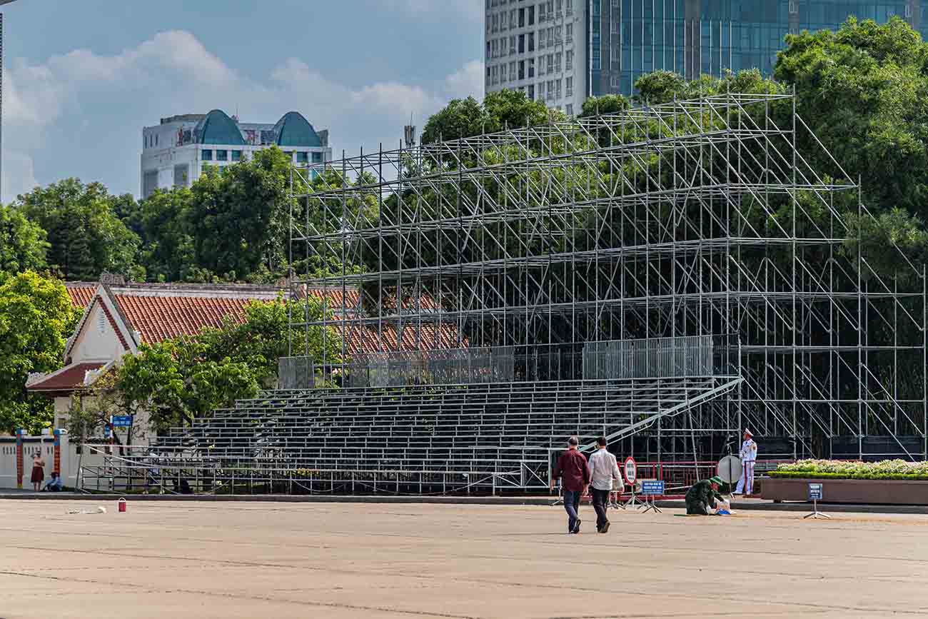 San khau chinh duoc dat canh Lang Chu tich Ho Chi Minh dang duoc gap rut hoan thien. Anh: Song Huu