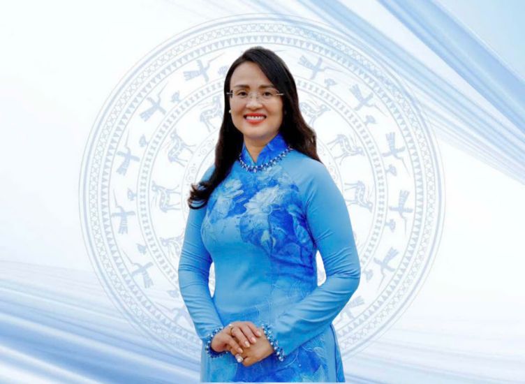 Le Thi Suong Mai 여사 - 껀터시 노동 연맹 위원장.