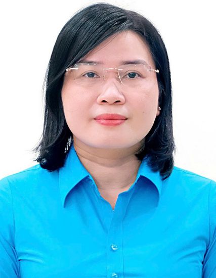Ba Phan Thi Thuy Linh - Uy vien Doan Chu tich Tong LDLDVN, Chu tich Lien doan Lao dong TP Da Nang.