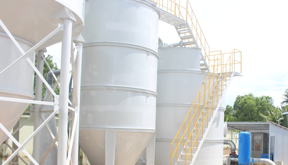 Giếng nước ngầm tầng sâu 480 m cùng hệ thống xử lý nước ngầm gần 3.000 m3/ngày đêm nhằm bổ sung nguồn nước cho khu vực phường Mỹ Xuyên, Phú Lợi và Sóc Trăng, TP Cần Thơ. Ảnh: Phương Anh