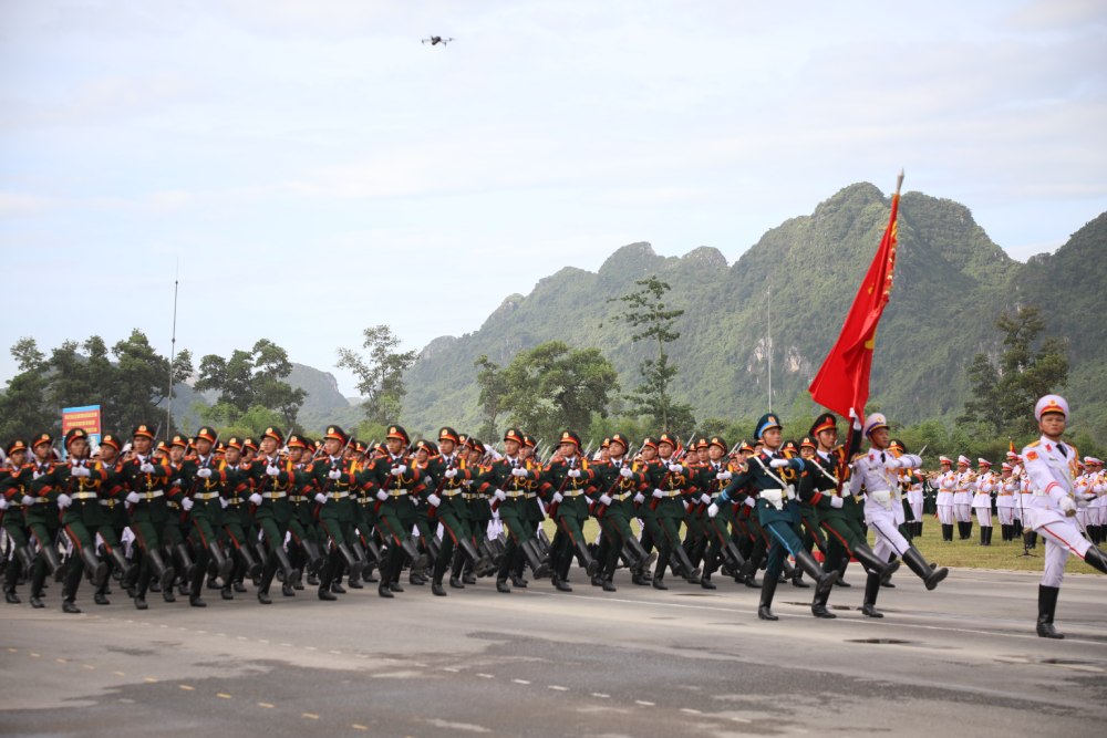Khoi danh du 3 quan chung hop luyen dieu binh, dieu hanh. Anh: Hai Nguyen