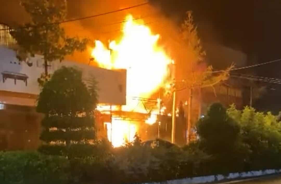 7월 28일 새벽 까이느억므어(Cai Nuoc Cua) 코뮌 까이마우(Cai Nuoc Cua) 지방 화재 현장 사진: 주민 제공