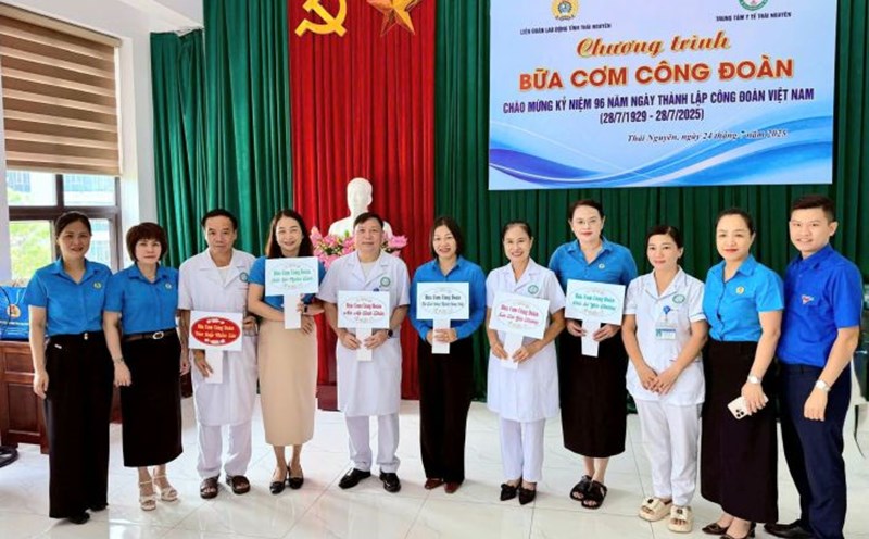 Leaders of the Thai Nguyen Provincial Federation of Labor attended the "Union Meal" program. Photo: Lam Thanh