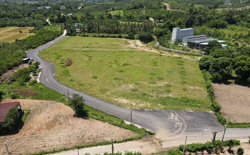 Khanh Hoa province will conduct land inventories and map the current status of land use after the arrangement of administrative units. Photo: Huu Long