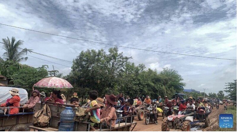 Residentes evacuados debido al conflicto fronterizo entre Tailandia y Camboya en la provincia de Oddar Meanchey Camboya. Foto: Xinhua