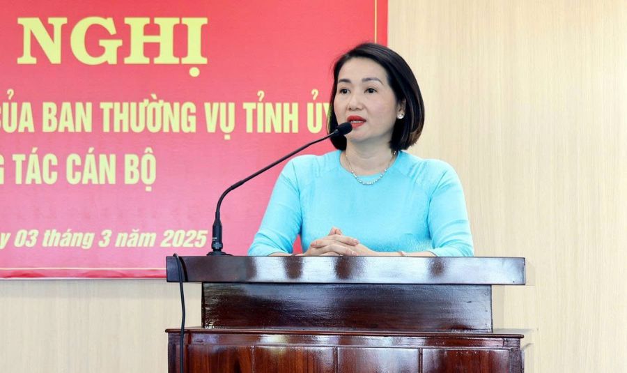 Ba Nguyen Thi Anh Lan - Chu tich Lien doan Lao dong tinh Quang Ngai.