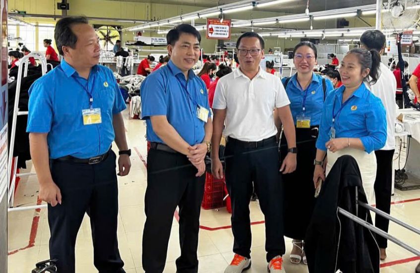 Sau sap nhap, LDLD tinh Quang Tri da ve co so de nam bat tinh hinh tai cac CDCS doanh nghiep. Anh: Han Nguyen