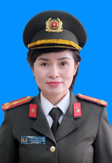 Thuong ta Cong Thanh Thao - Truong ban Cong doan Cong an nhan dan.
