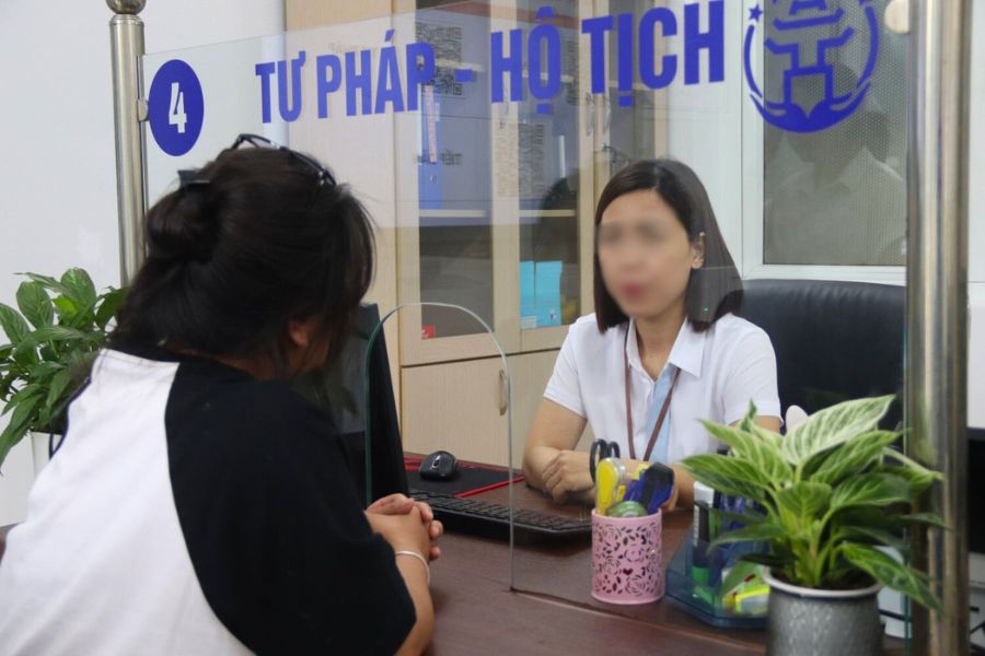 Students renting a room to register for temporary residence are not required to submit notarized documents. Photo: Nhu Ha