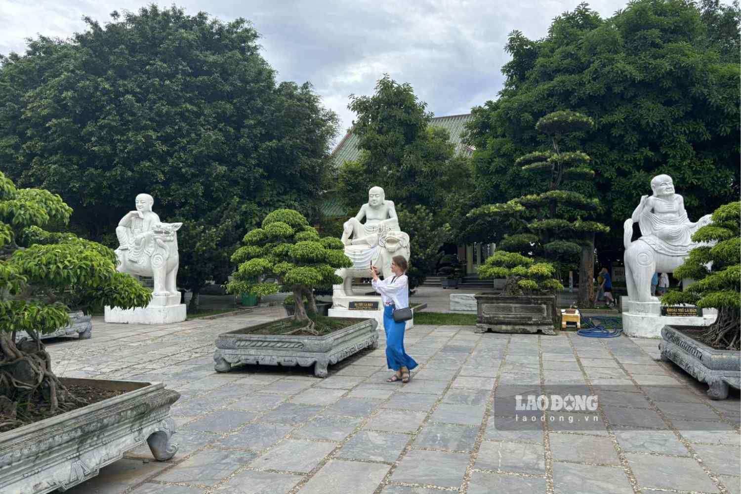 Vuon La Han thu hut su chu y cua khach Tay. Anh: Nguyen Dat