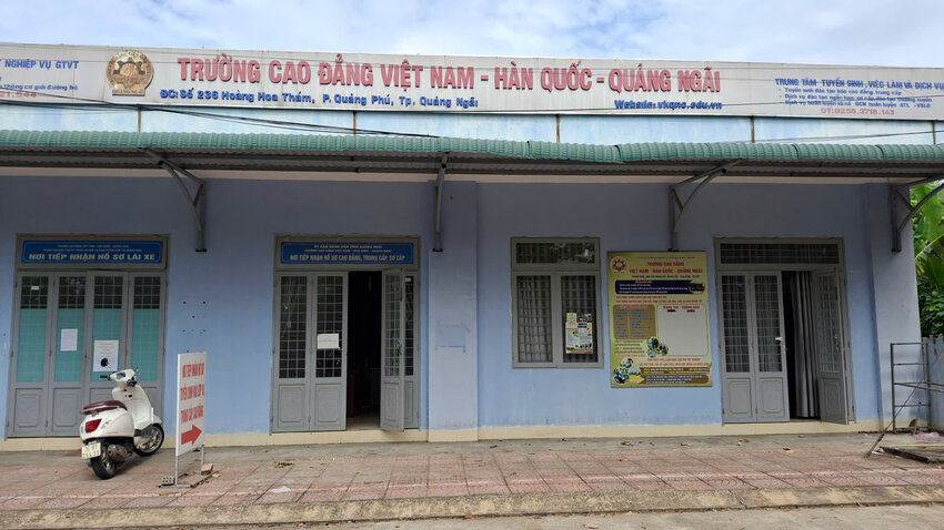 Truong hoat dong theo mo hinh truong cao dang nghe cong lap, thuoc he thong giao duc quoc dan, la don vi su nghiep co thu, truc thuoc UBND tinh Quang Ngai. Anh: Vien Nguyen