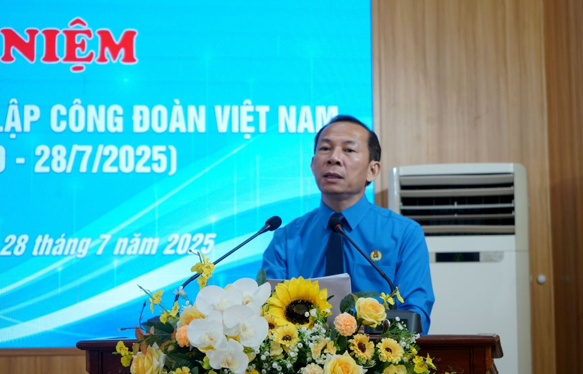 Ong Vo Manh Son - Chu tich LDLD tinh Thanh Hoa phat bieu tai buoi le. Anh: Quach Du